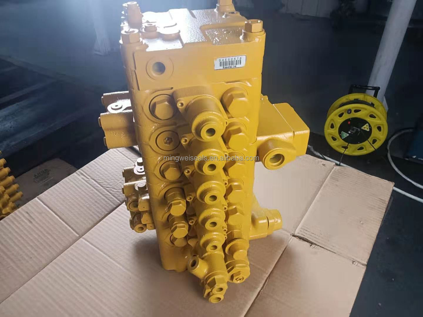 1741153882 477 Excavator PC120 6 PC130 7 hydraulic control valve 4D102 PC120 6 723 56 11206 Main