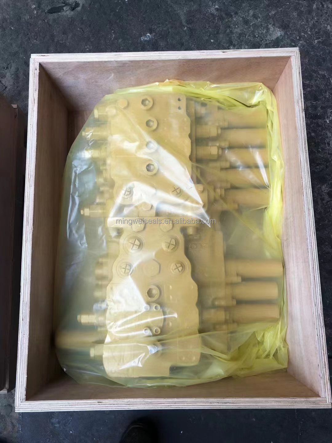 1741154892 790 Original rebuilt Excavator control valve 096 4489 099 1107 control valve E200B